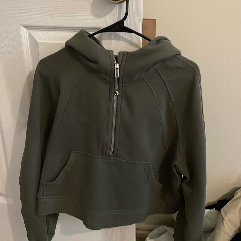 army green M/L lululemon scuba